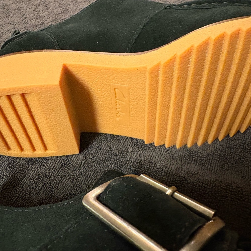 Clark Women’s Black Suede Shoes, with Chunky Rubber Sole and Buckle. Size 6 1/2 - Picture 10 of 16